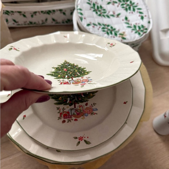 Full set Service for 12 Retired Studio Nova Christmas Dinnerware NWOT - Picture 11 of 13